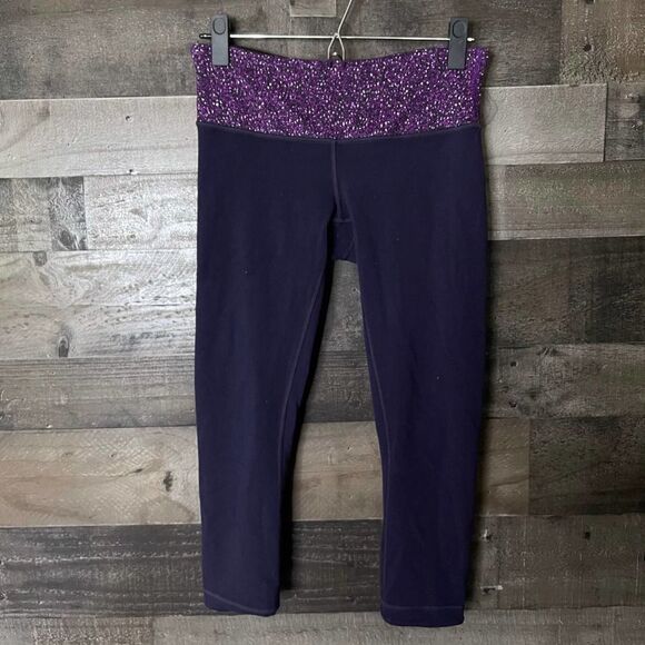 Lululemon Reversible Crop 6 - Picture 3 of 5